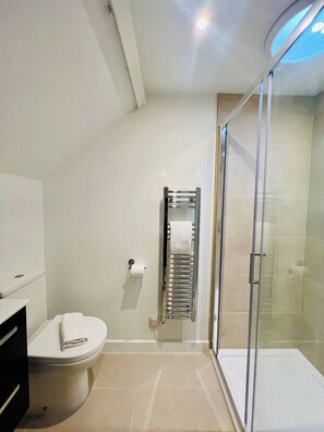 Bathroom - Stylish Central Coach House Flat With Parking (Bury St Edmunds)