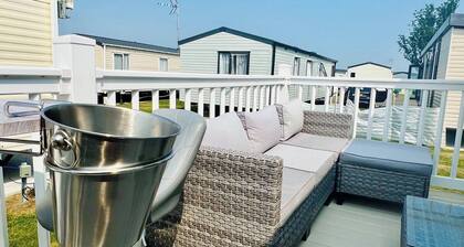 Driftwood | Coastal Retreat Near Clacton Beach