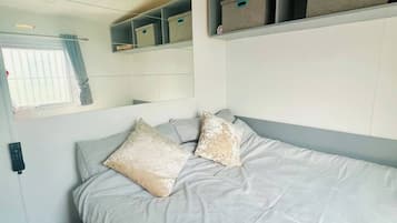 Iron/ironing board, WiFi (free), bed sheets