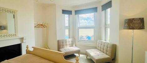 Bügeleisen/Bügelbrett, Reisekinderbett, kostenloses WLAN, Bettwäsche