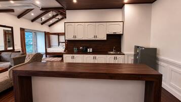 Comfort suite, balkon, uitzicht op bergen | Interieur