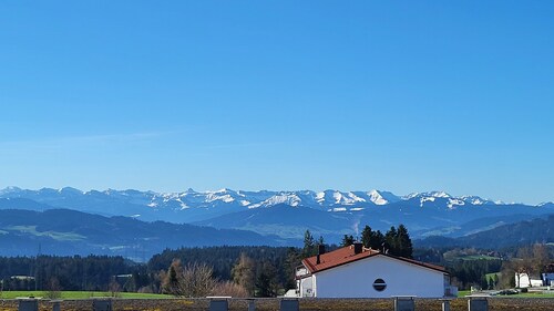 "Panorama 86" Indoor Pool, Sauna & Separate Bedroom, Near Lake Constance and the Mountains