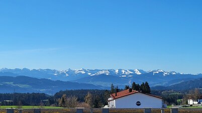 "Panorama 86" Indoor Pool, Sauna & Separate Bedroom, Near Lake Constance and the Mountains