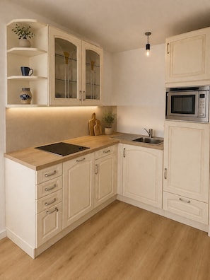 Coffee/tea maker, fridge, microwave, stovetop