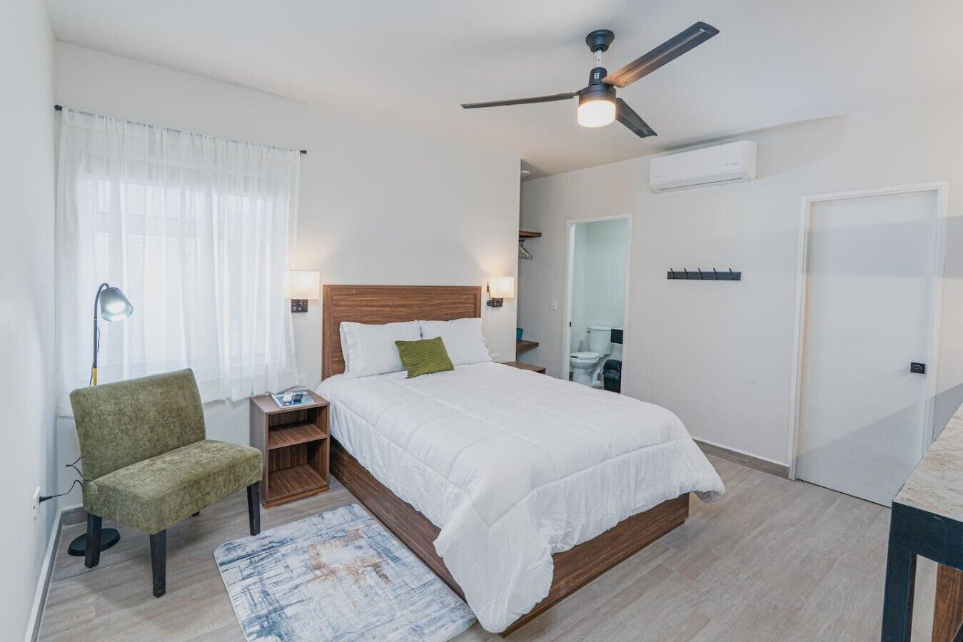 Iron/ironing board, WiFi, bed sheets