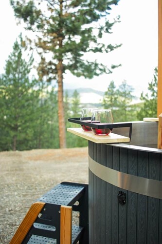 Coyote Ridge Hideaway. Wood fired hot tub.