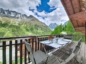 Outdoor dining - Lovely apartment for 8 guests with WIFI, TV, balcony, pets allowed and panoramic view (Evolène)