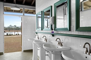 Hair dryer, towels - Outdoor Adventure Basecamp: World-Class Fishing, Hiking Trail & Pet-Friendly Fun in Wewahitchka, Florida (Wewahitchka)