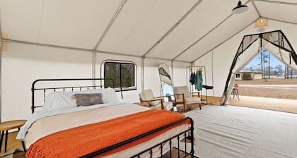 Outdoor Adventure Basecamp: World-Class Fishing, Hiking Trail & Pet-Friendly Fun in Wewahitchka, Florida