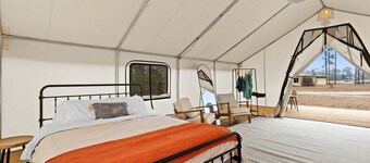 Outdoor Adventure Basecamp: World-Class Fishing, Hiking Trail & Pet-Friendly Fun in Wewahitchka, Florida