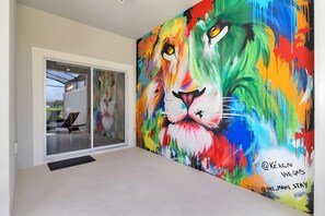 A modern interior with a vibrant abstract painting of a lion's face on the wall. - 3073 PP - STOREY LAKE (Kissimmee)