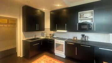 Coffee/tea maker, oven, dishwasher