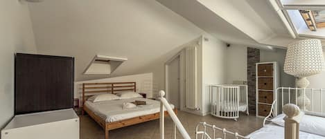 Apartment, Balkon | Bügeleisen/Bügelbrett, kostenloses WLAN