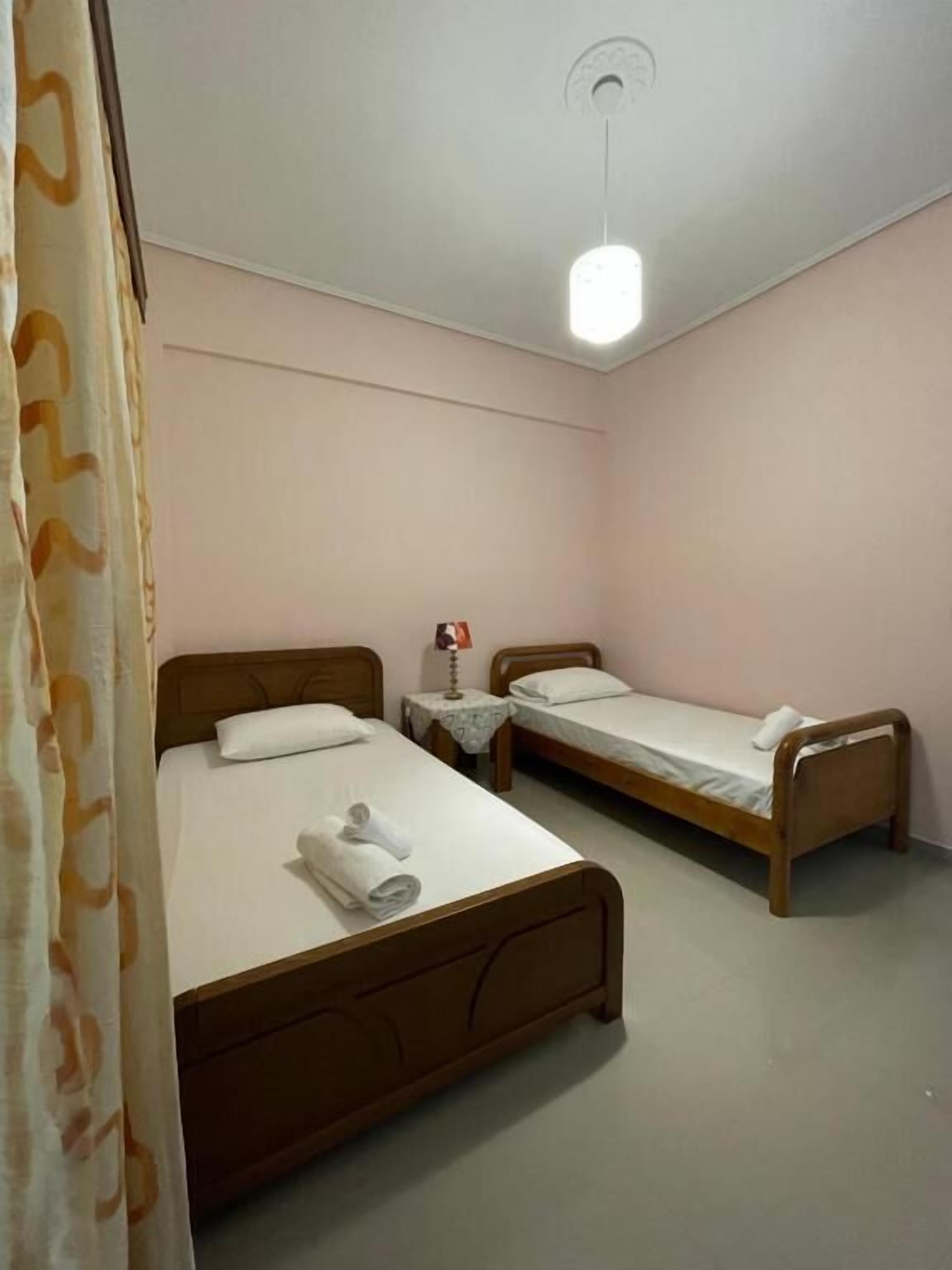 Familienapartment, Balkon, Stadtblick | Bügeleisen/Bügelbrett, WLAN