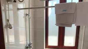 Shower, bidet, towels, soap -  1-bedroom apartment in Kigali (Kigali)