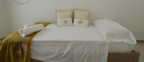 WiFi, bed sheets