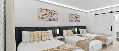 1 habitación, tabla de planchar con plancha, internet y ropa de cama