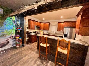 Private kitchen - Tropical Beach Spa Studio, Jacuzzi, Kitchen, WiFi (Sparks)