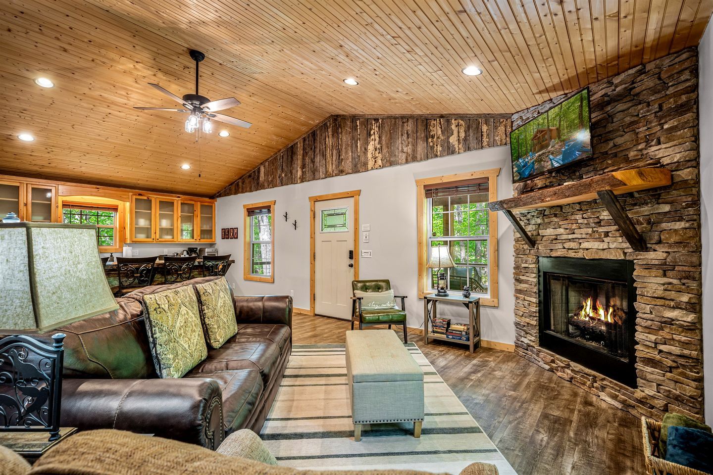 Peaceful Woodland Cabin Near Desoto State Park & Little River Canyon, Alabama - Mentone, AL