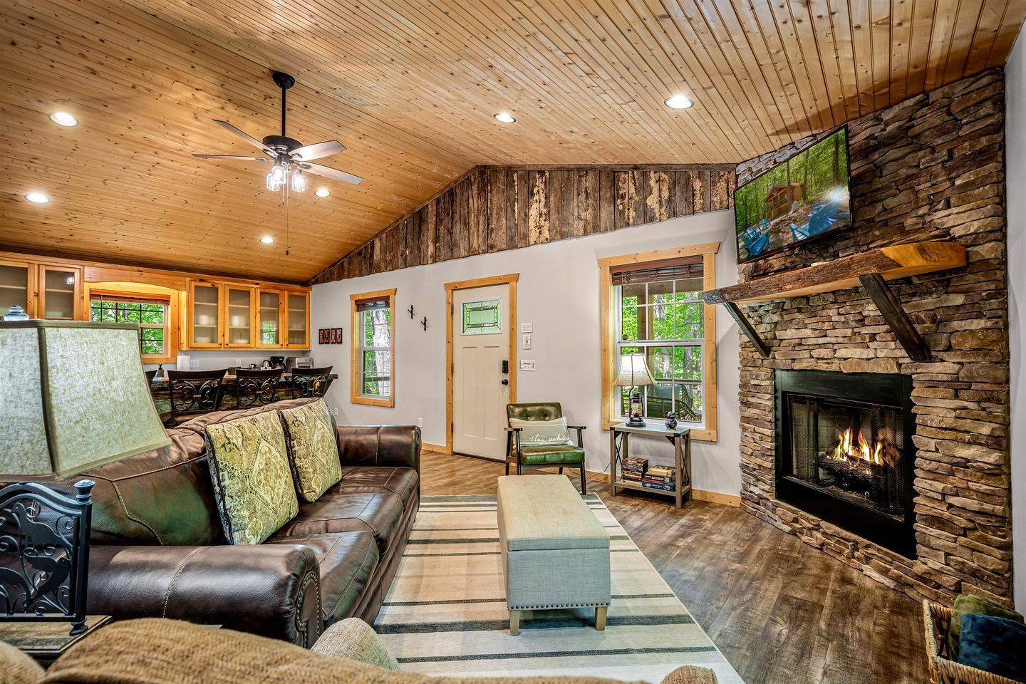 TV, fireplace