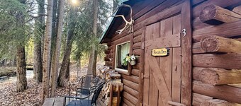 Historical Cozy Off-Grid Cabin with Creekside Sauna near Log Cabin Creek, Tok Alaska