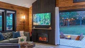Fernseher, Kamin