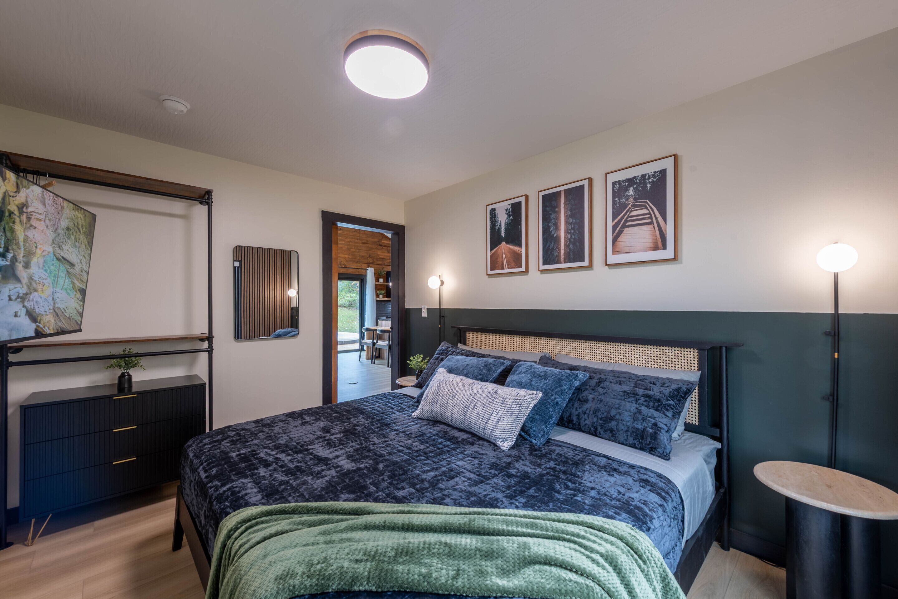 2 bedrooms, WiFi (free), bed sheets