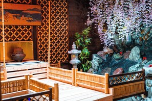 A traditional Japanese-style interior with tatami flooring, a bamboo fence, and a rock garden. - Exclusive Whole-House Ryokan in Sapporo | Features a Japanese Garden, Open-Air Bath, and Sauna / Accommodates up to 16 Guests: 10-minute walk from Subway 27-jo Station (札幌市)