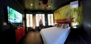 1 bedroom, WiFi, bed sheets - Asian Zen: Jacuzzi, Kitchenette, Near Victoria Sq (Sparks)