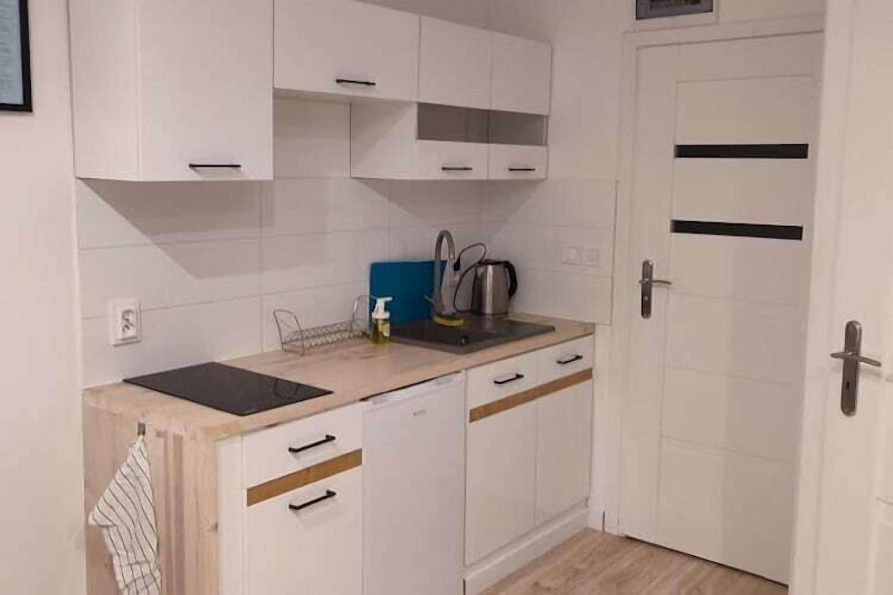 Fridge, stovetop, dining tables