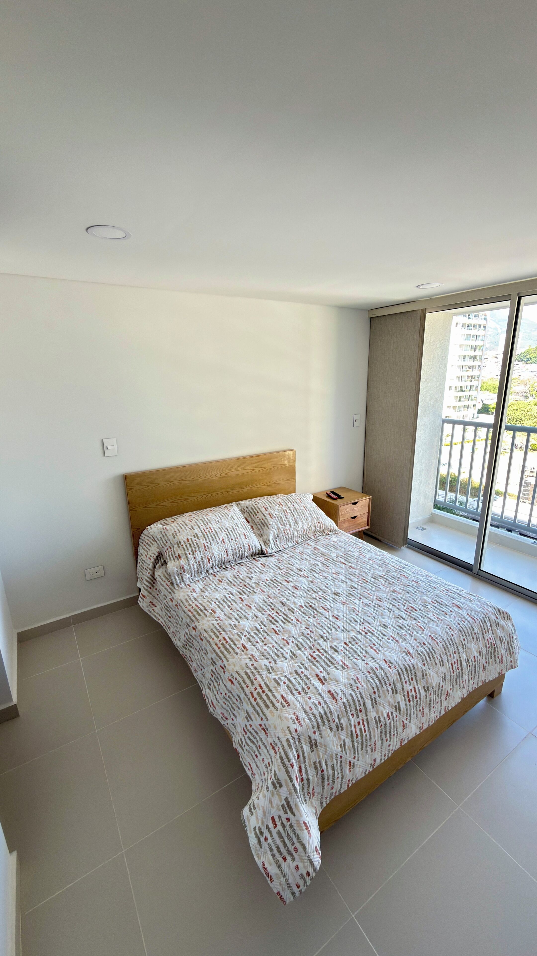 3 habitaciones, tabla de planchar con plancha, wifi y ropa de cama 