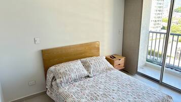 3 habitaciones, tabla de planchar con plancha, wifi y ropa de cama