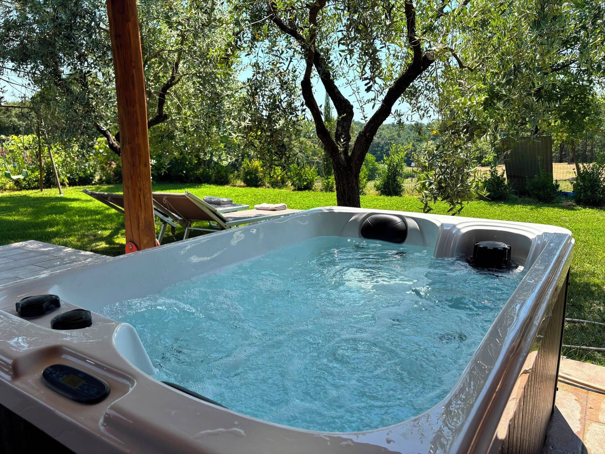 Outdoor spa tub