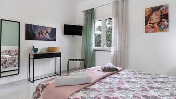 WiFi, bed sheets