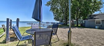 Waterfront Cabin with Kayaks, Dock & Fire Pit in Houghton Lake, Michigan