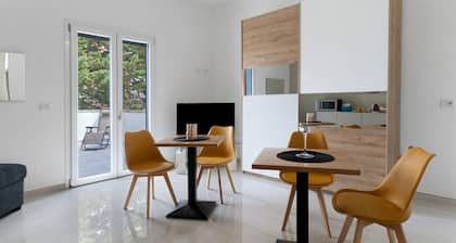 'Villa Maryam - Perla' Room with Shared Terrace, Wi-Fi & Air Conditioning