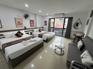 Habitación cuádruple Deluxe, vista a la ciudad