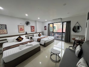 Deluxe Quadruple Room, City View | Free WiFi - Hanoi Homestay Minh Nhat (Hoan Kiem)