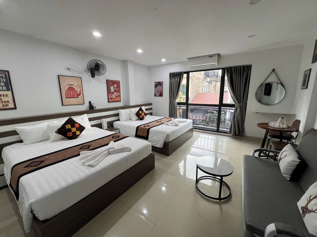 Deluxe Quadruple Room, City View
