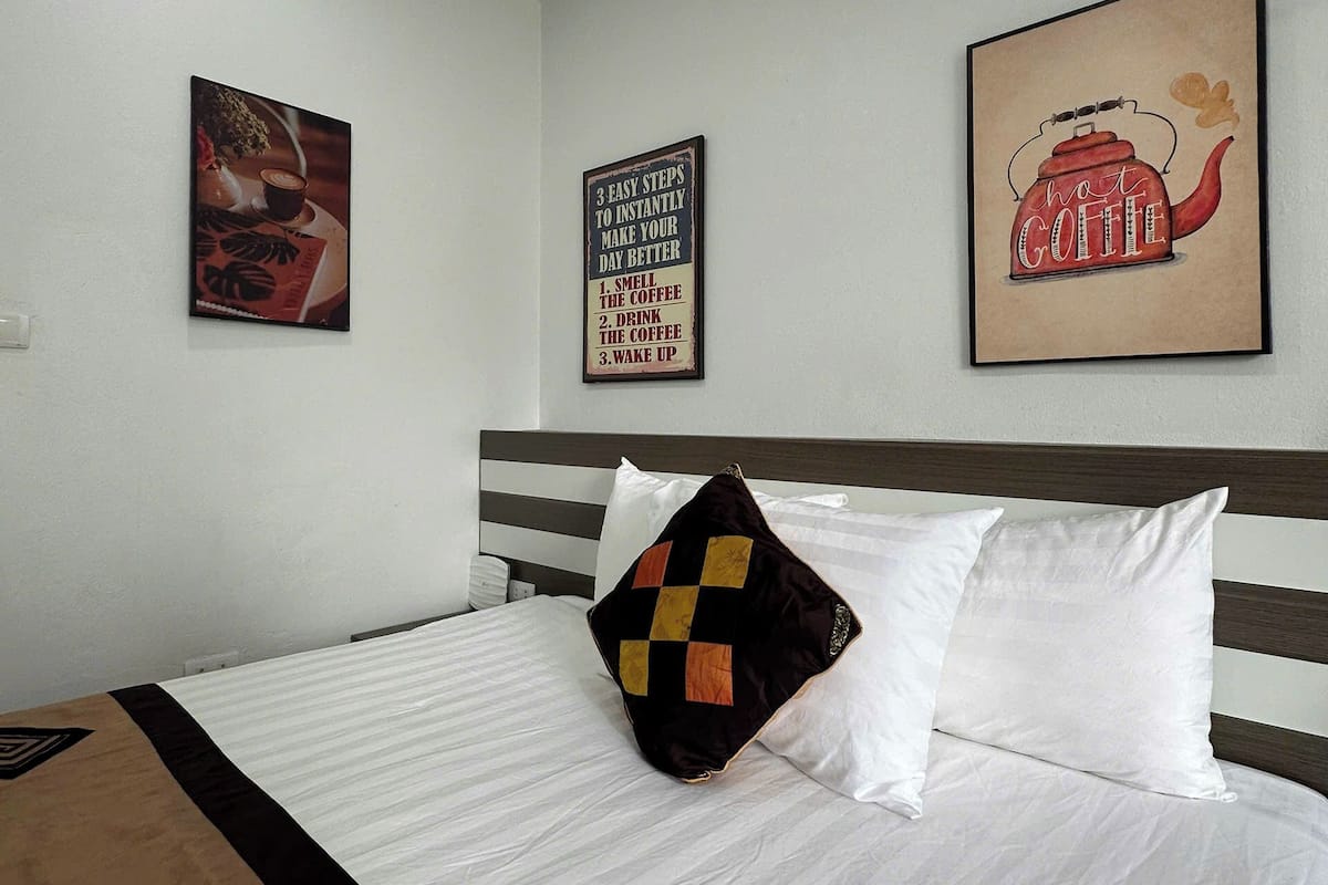 Hypo-allergenic bedding, free WiFi