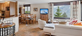 Premium chalet with mountain views and a large terrace