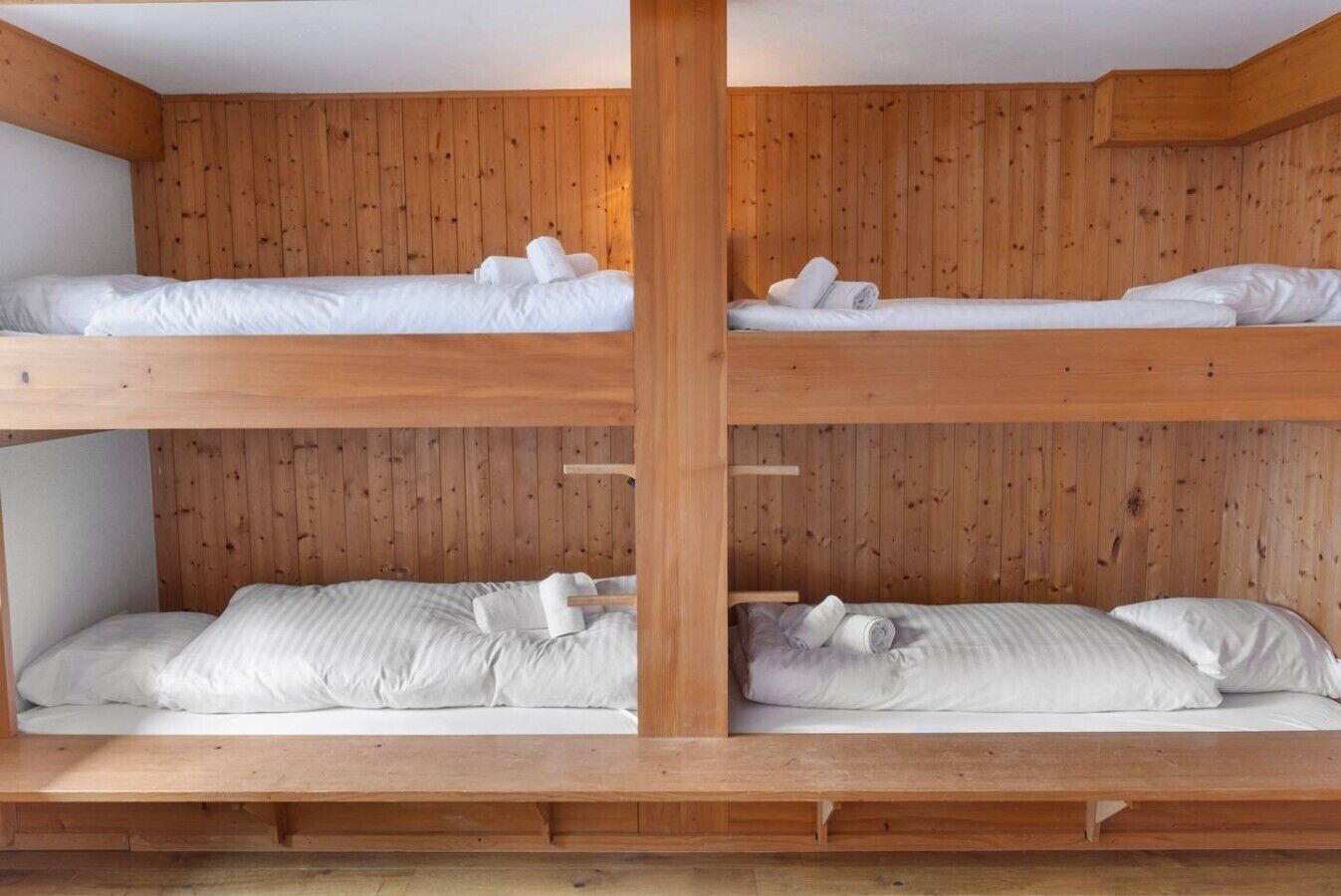 Bügeleisen/Bügelbrett, Reisekinderbett, WLAN, Bettwäsche