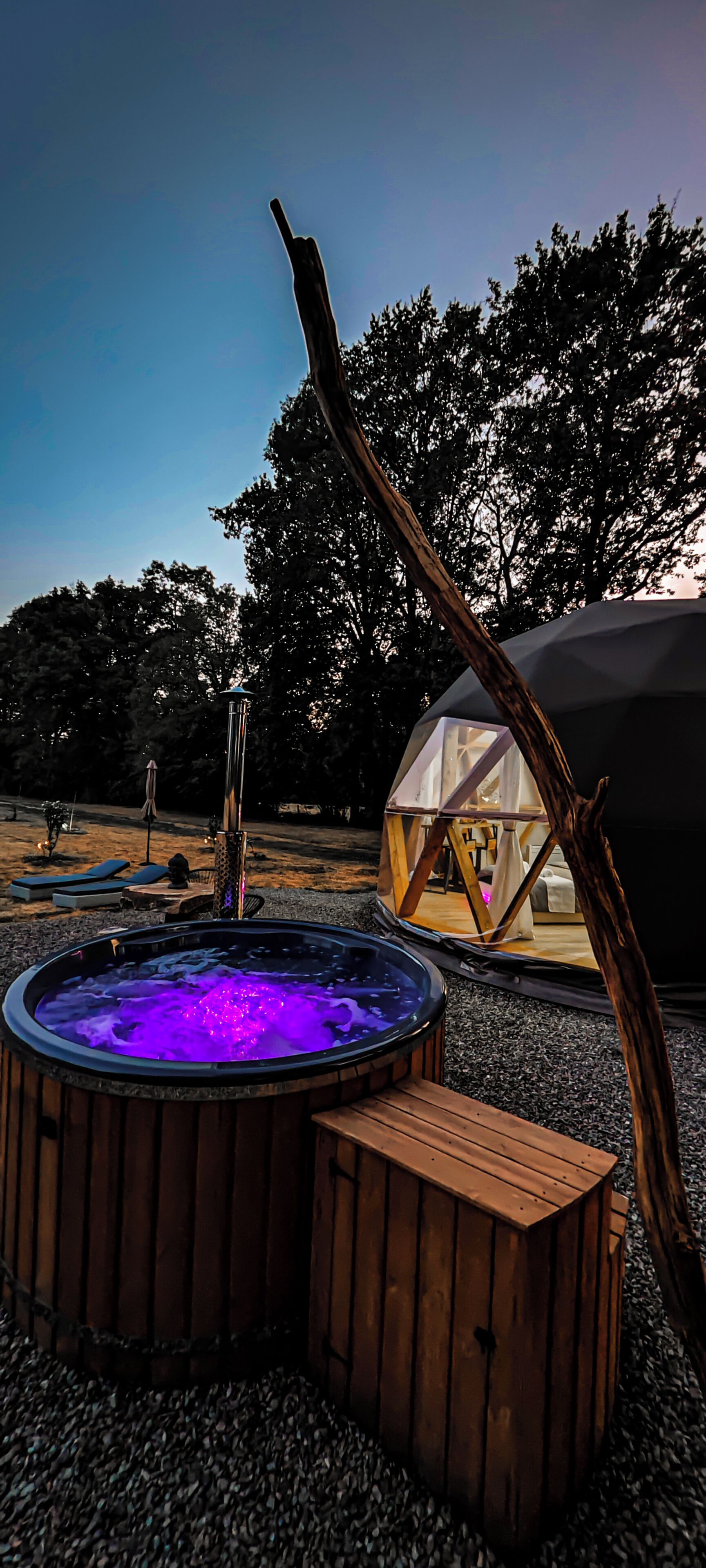 Outdoor spa tub
