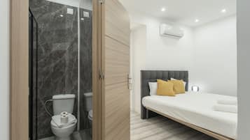 1 bedroom, bed sheets