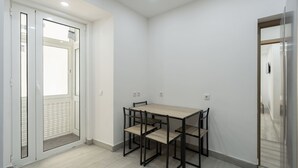 Dining - Lisbon Modern Suites IV by Homing (Lisbon)