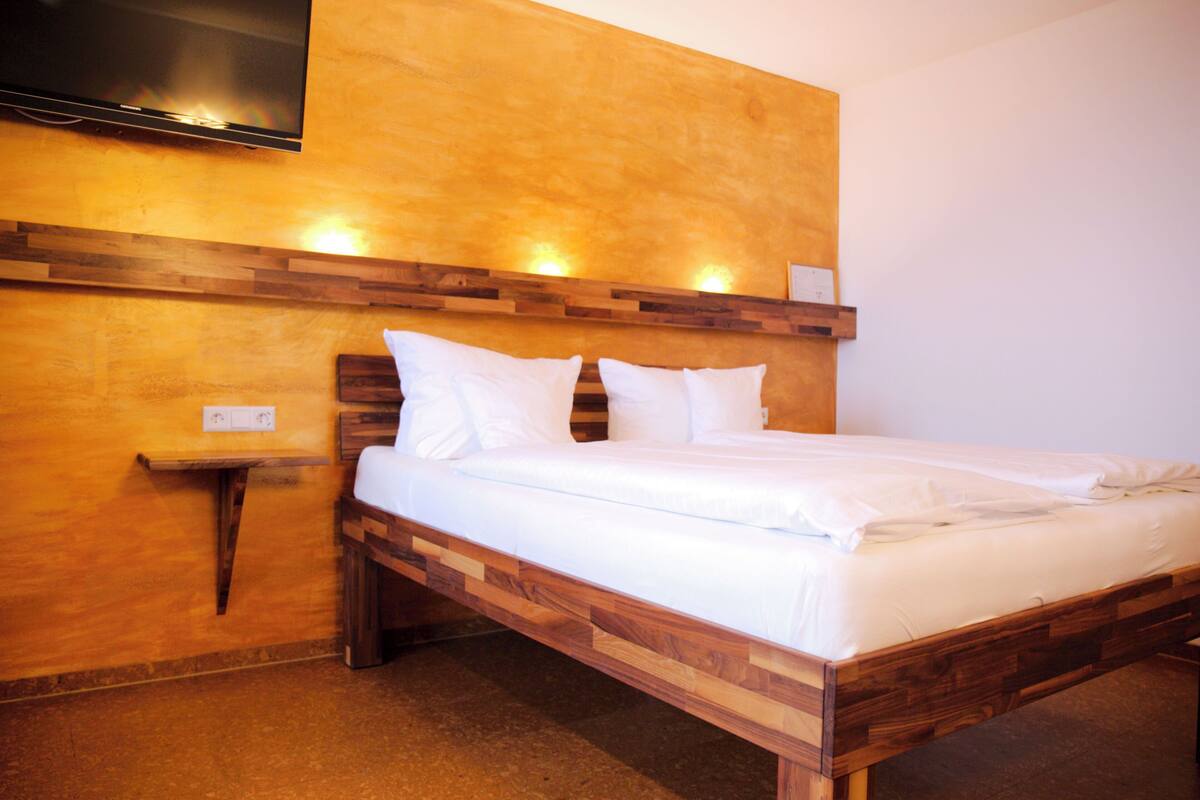 Basic Double Room, Balcony, Mountain View