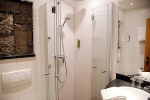 Classic Double Room, Balcony, Mountain View | Bilik Mandi | Pengering rambut, tuala disediakan, sabun, syampu 