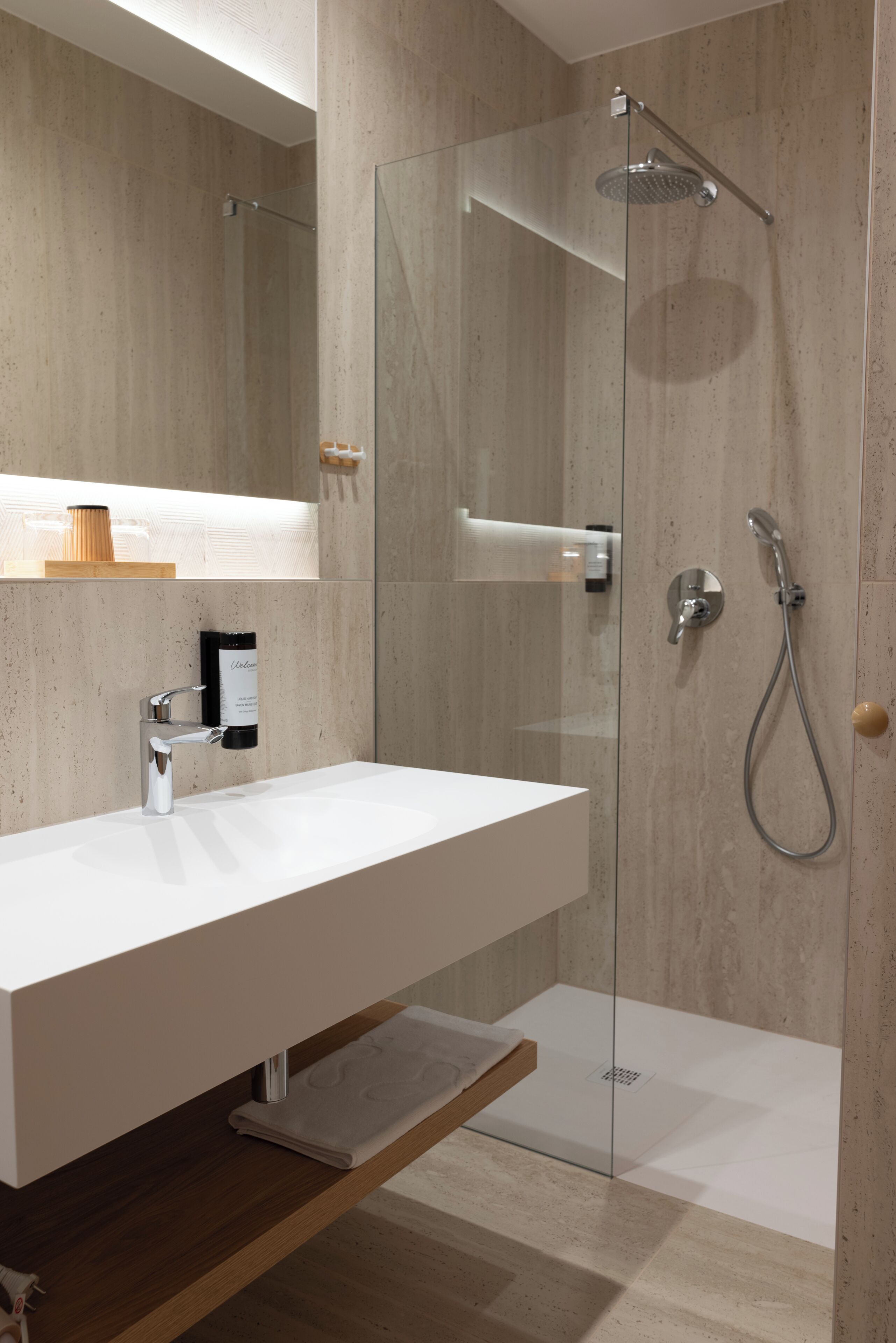 Superior Single Room | Bilik Mandi | Pancuran mandi, pengering rambut, tuala disediakan, sabun 