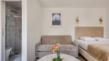 Apartment | Laptop workspace, iron/ironing board, bed sheets