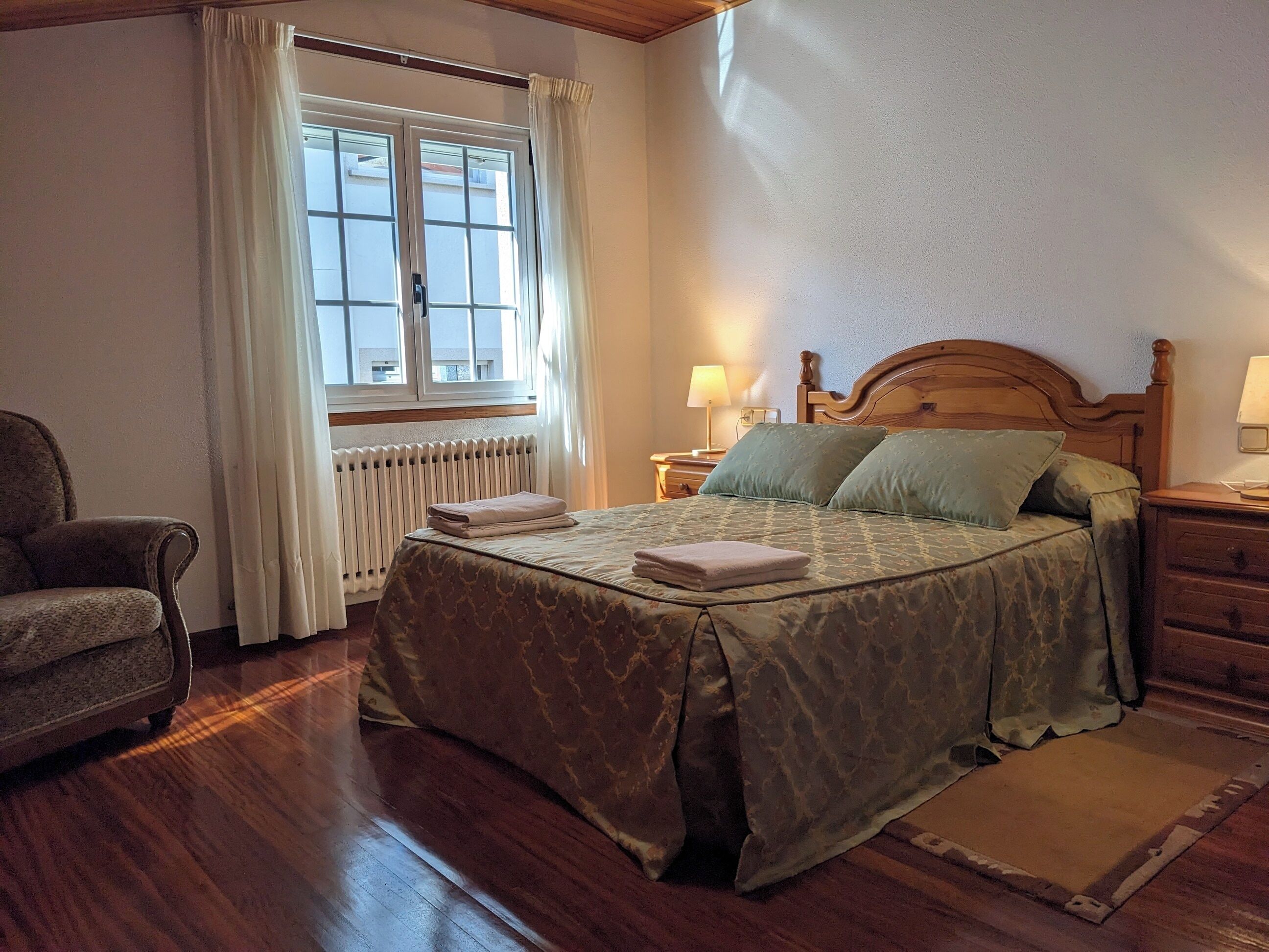 8 slaapkamers, een strijkplank/strijkijzer, gratis wifi, beddengoed